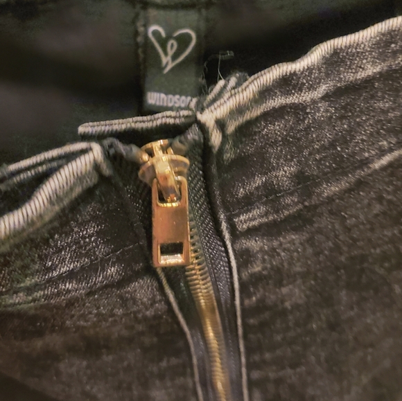 NWT🏷Highwaisted stretch denim shorts - Picture 4 of 7